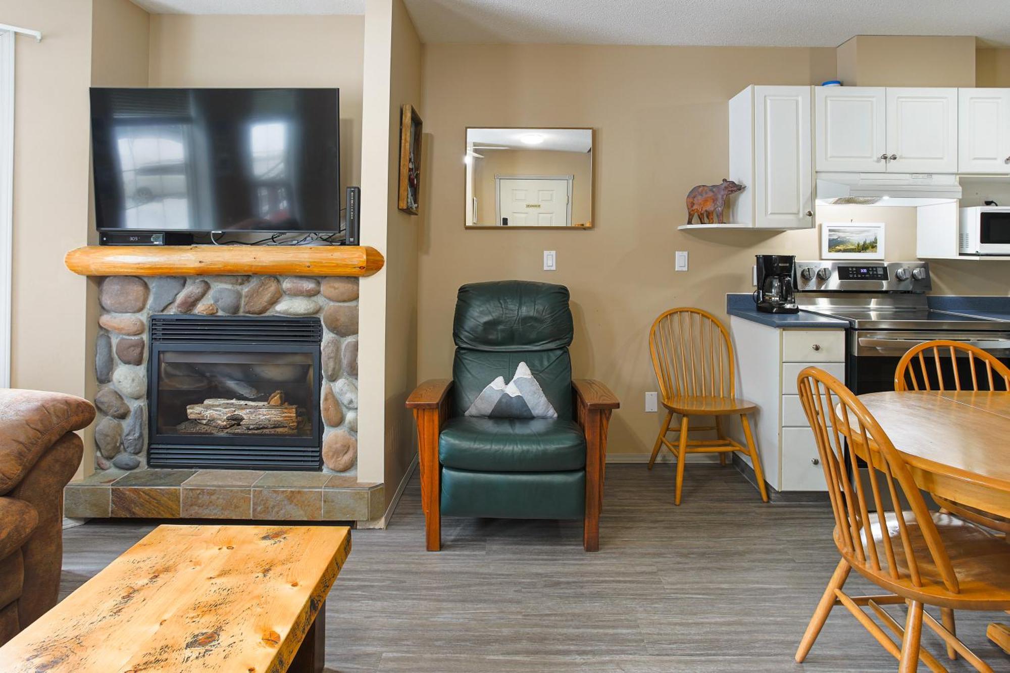 Riverside By Stayin Fernie Room photo