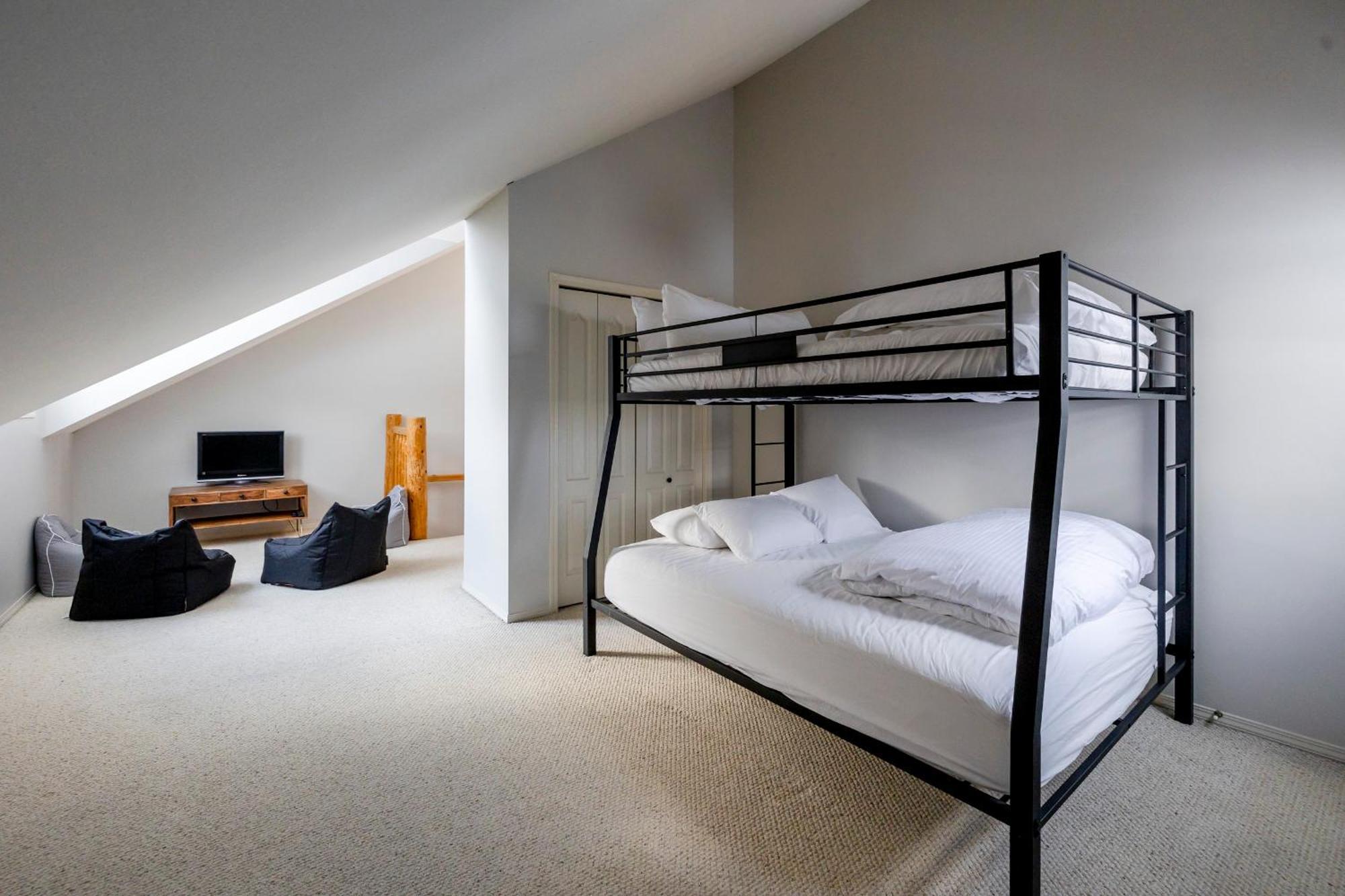 Riverside By Stayin Fernie Room photo