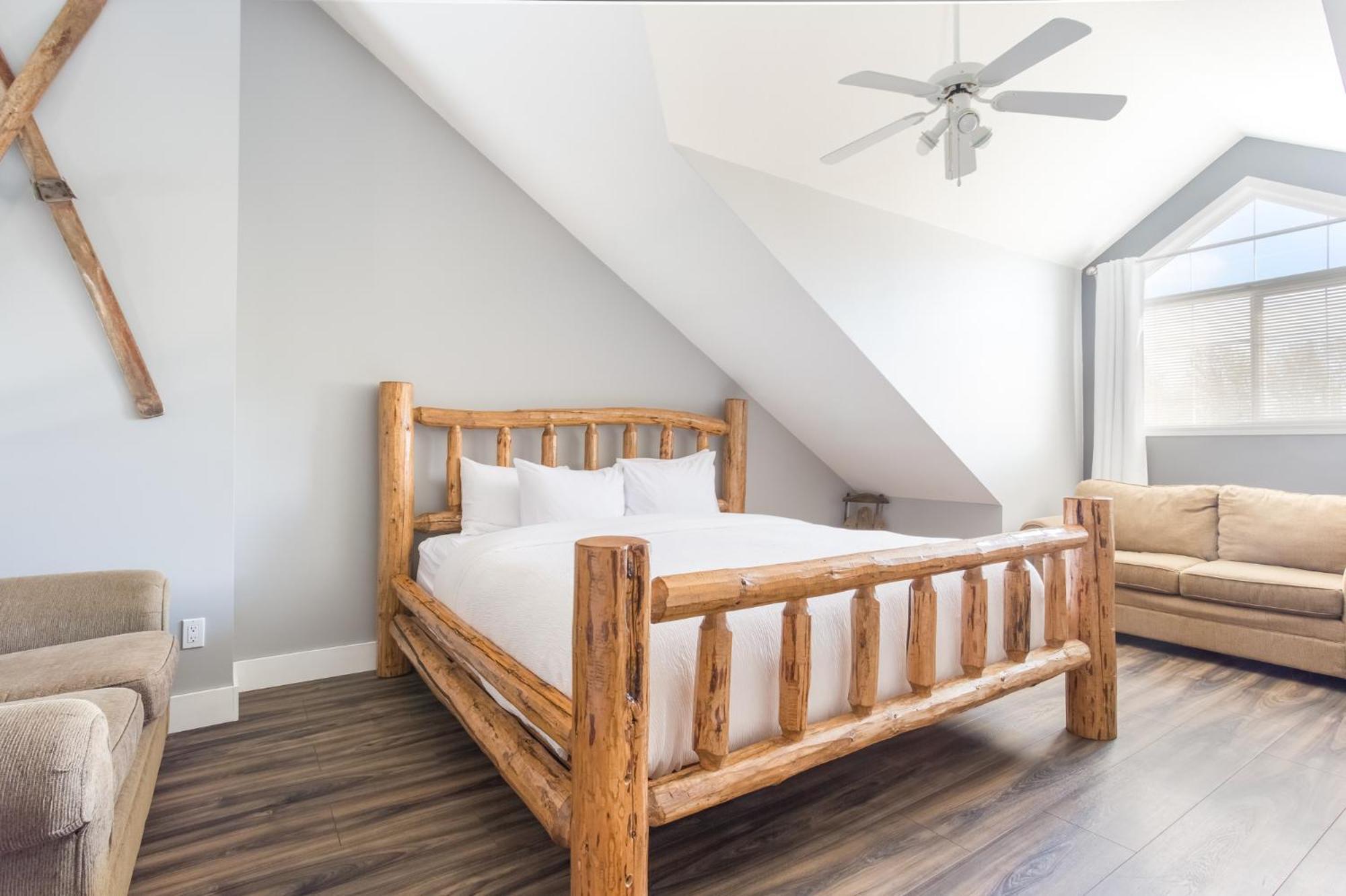 Riverside By Stayin Fernie Room photo