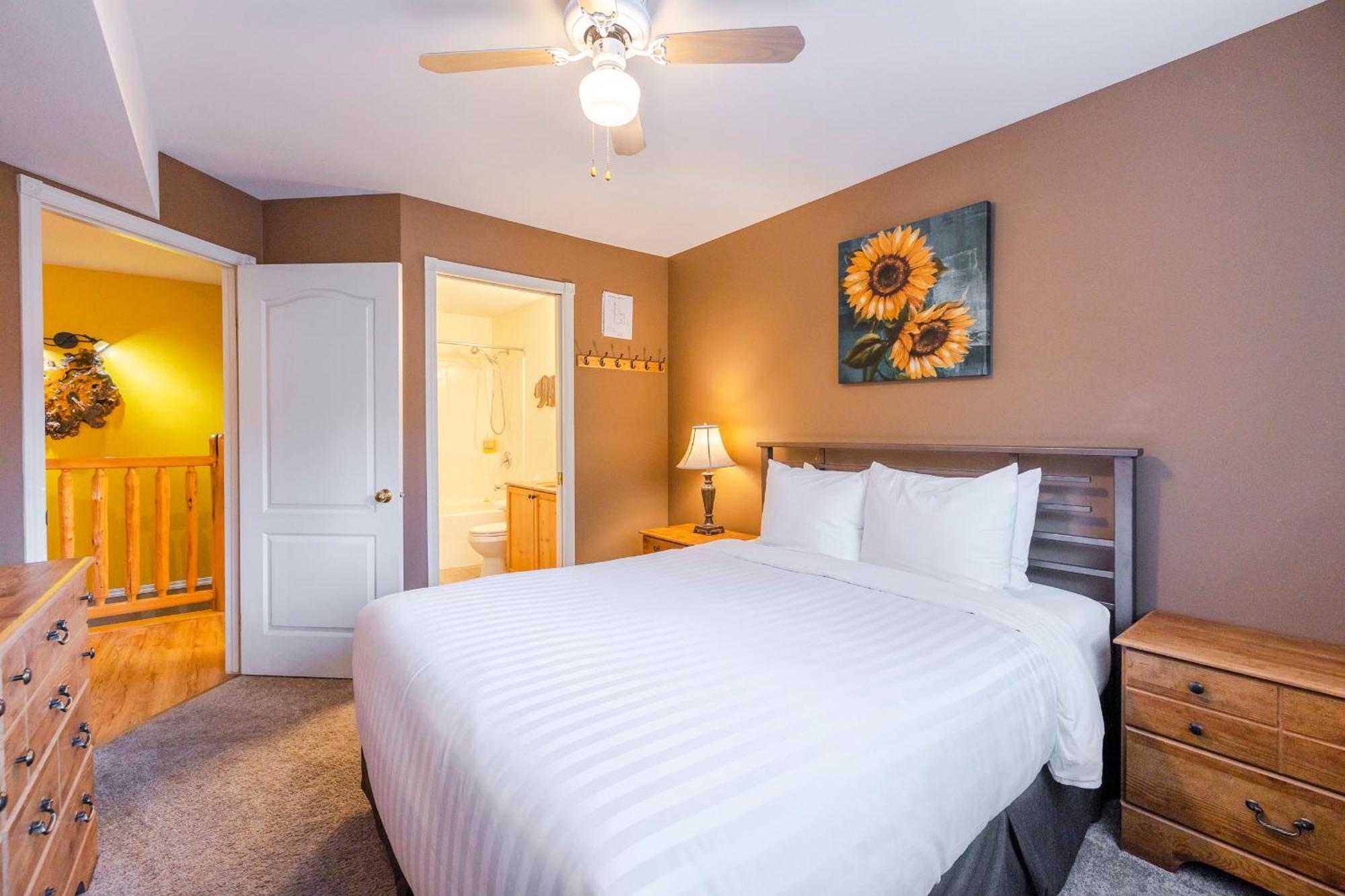 Riverside By Stayin Fernie Room photo