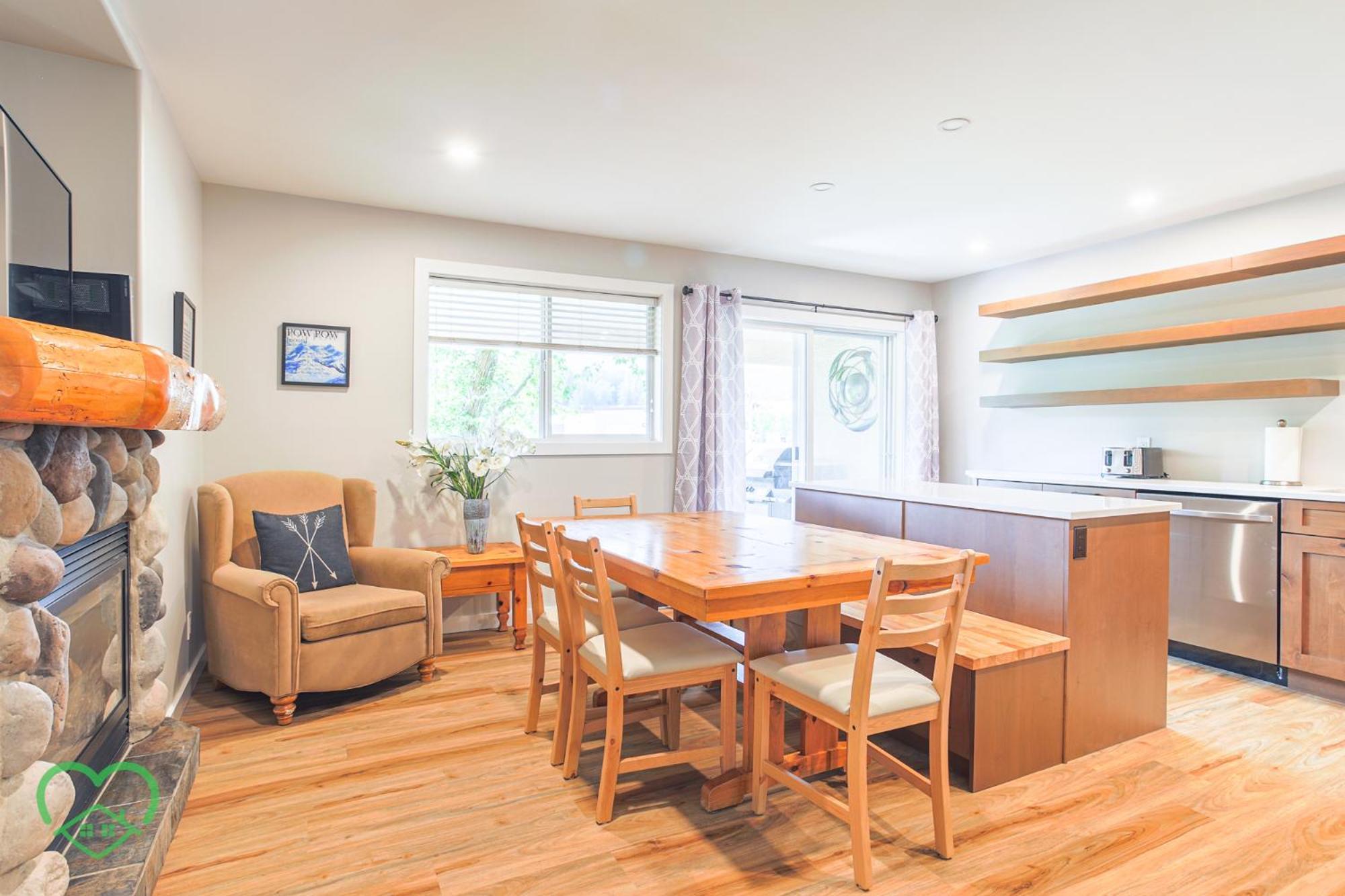 Riverside By Stayin Fernie Room photo