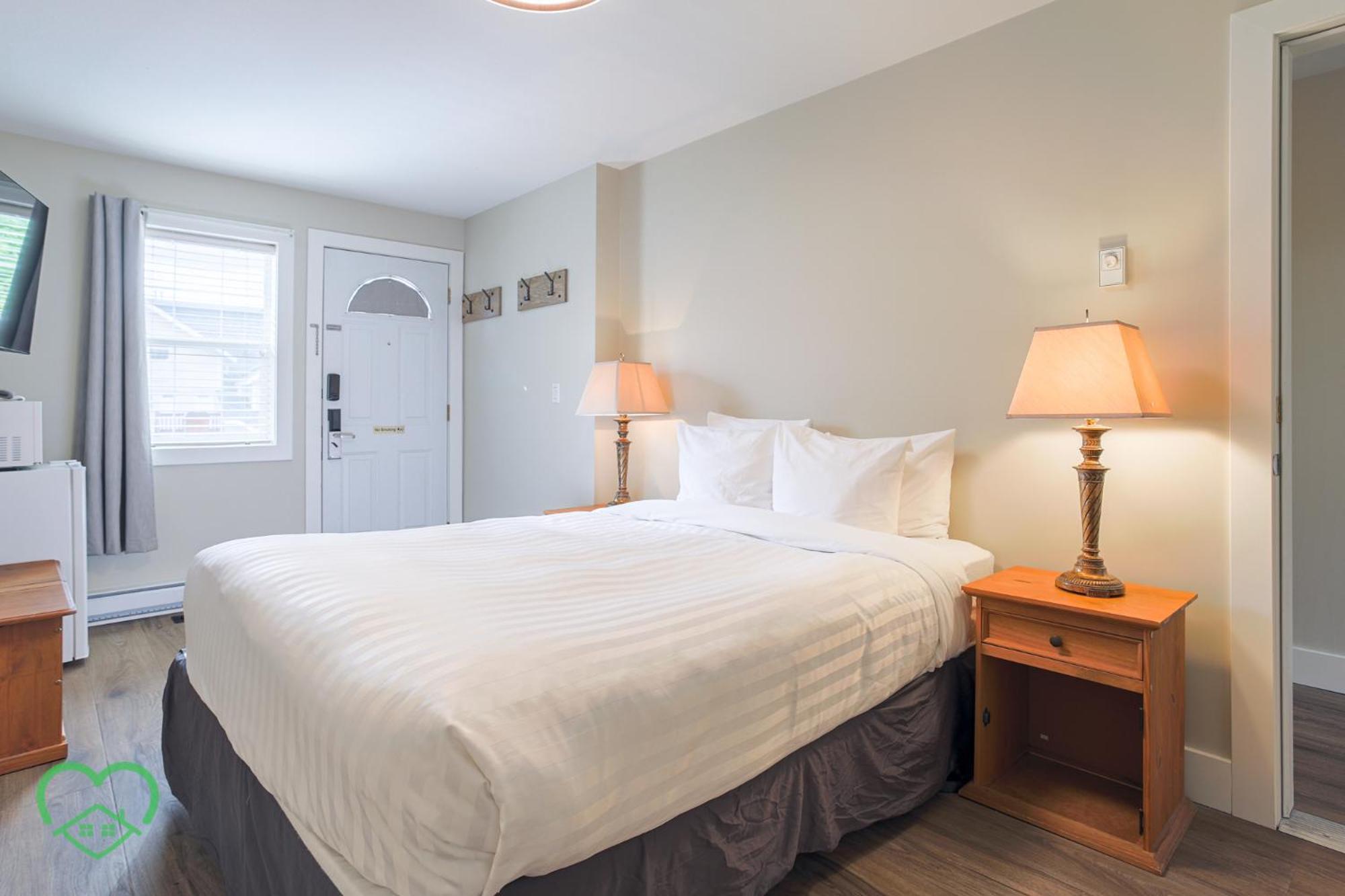 Riverside By Stayin Fernie Room photo
