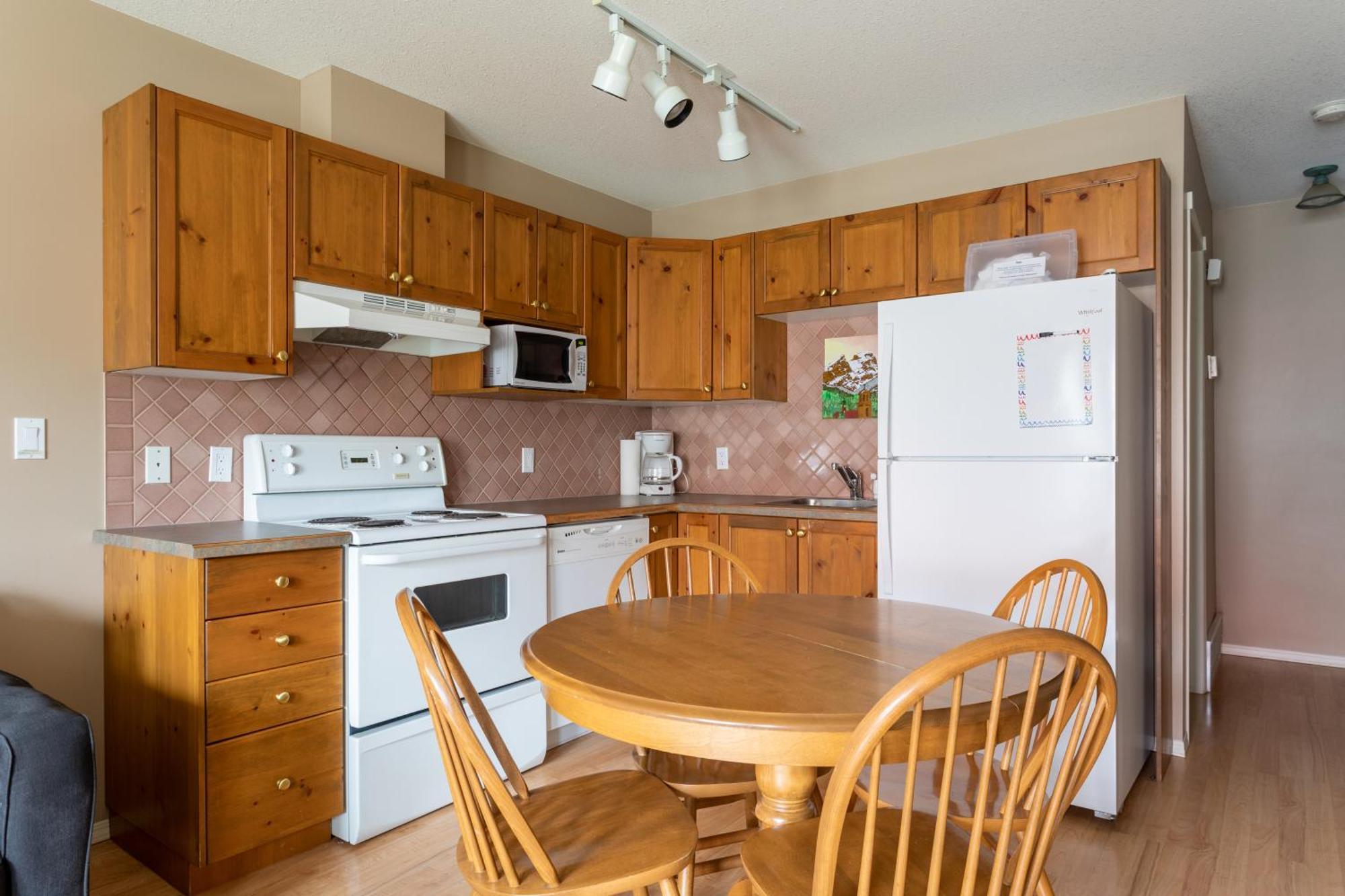 Riverside By Stayin Fernie Room photo