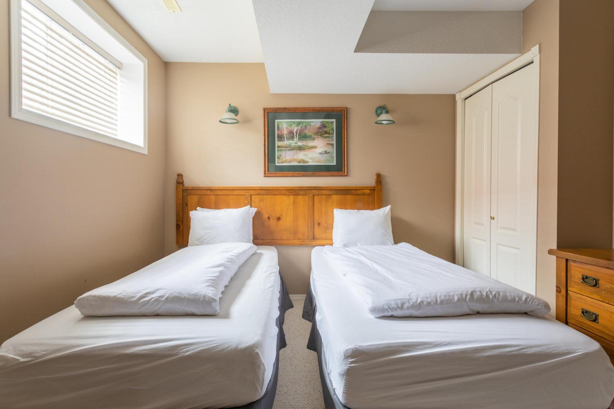 Riverside By Stayin Fernie Room photo