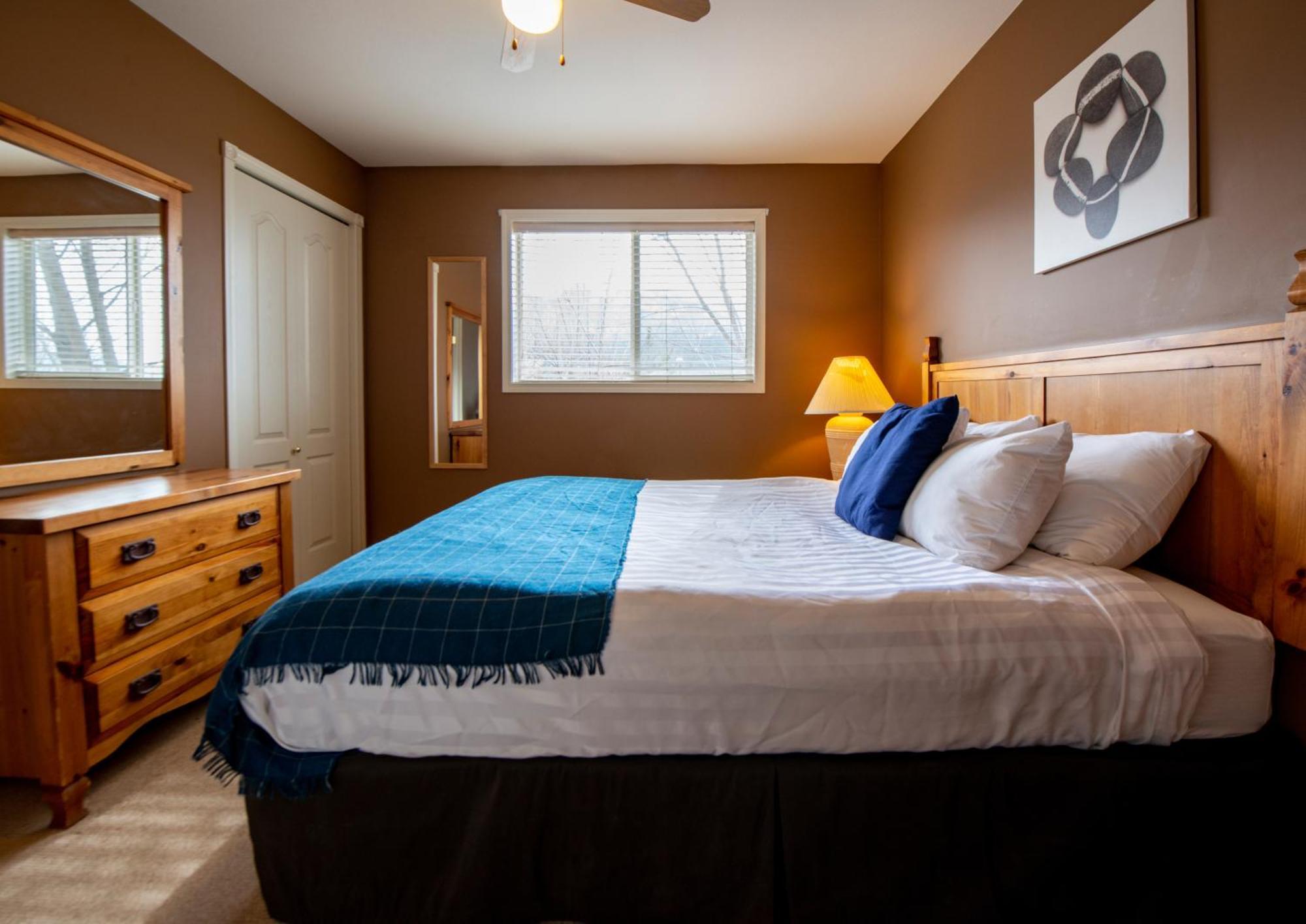 Riverside By Stayin Fernie Room photo